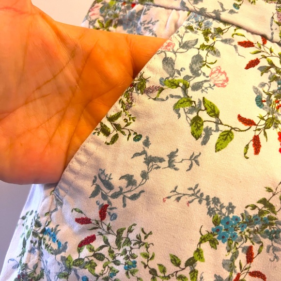 NWOT- Floral shorts. 🌸 great for summer. - Picture 2 of 8